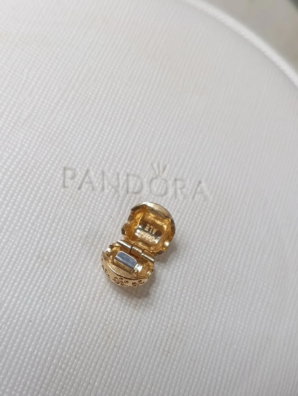 Pandora 14k Gold Clip Vintage 2016 Lucerne Clip ( One Clip Only)